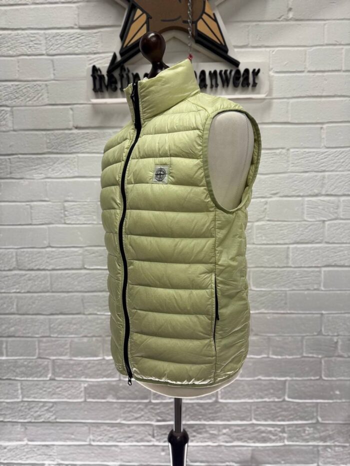 STONE ISLAND VEST G0524 LOOM WOVEN DOWN CHAMBERS STRETCH NYLON-TC IN LIGHT GREEN - Image 4