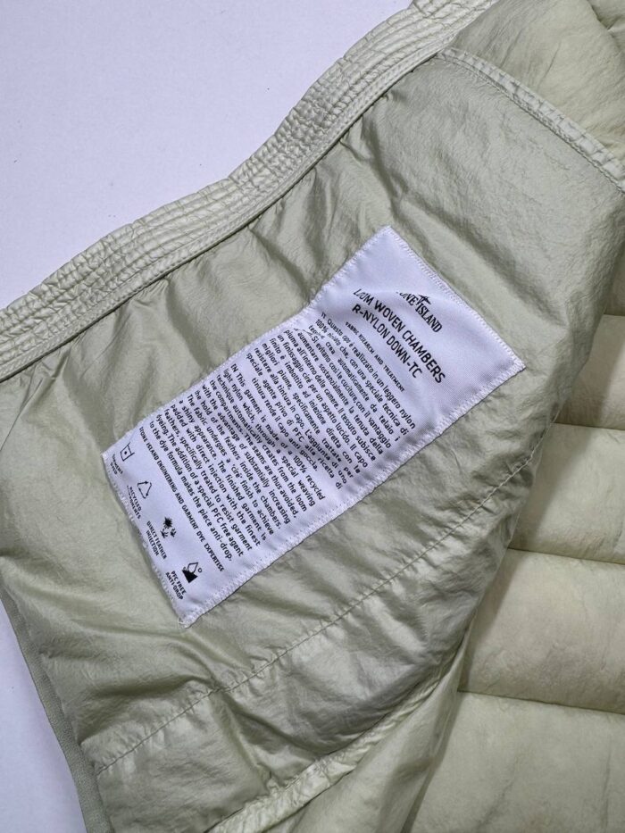 STONE ISLAND VEST G0524 LOOM WOVEN DOWN CHAMBERS STRETCH NYLON-TC IN LIGHT GREEN - Image 8