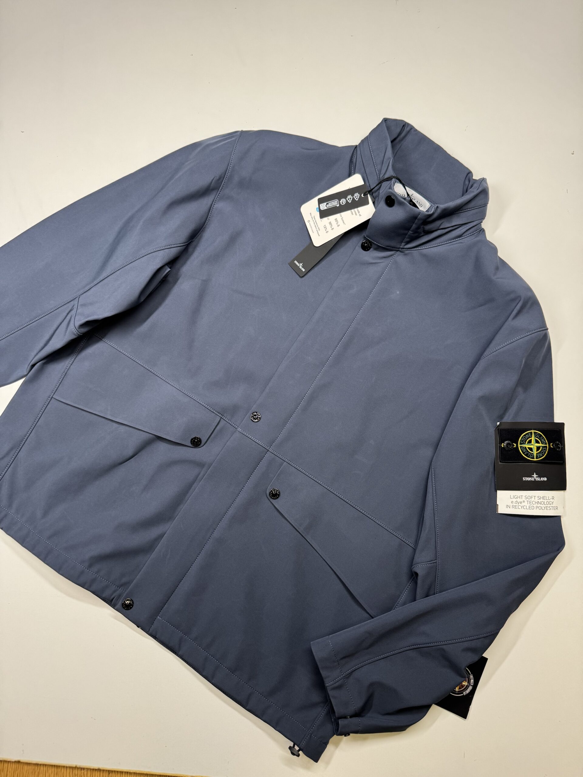 img_2383-2 STONE ISLAND 40327 LIGHT SOFT SHELL-R_E.DYE® TECHNOLOGY IN RECYCLED POLYESTER - Blue - XXL / 26.5” p2p - Image 1