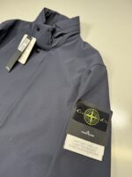 STONE ISLAND 40327 LIGHT SOFT SHELL-R_E.DYE® TECHNOLOGY IN RECYCLED POLYESTER

-Navy 




Medium / 22.5” p2p - Image 3