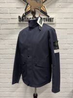 STONE ISLAND 40327 LIGHT SOFT SHELL-R_E.DYE® TECHNOLOGY IN RECYCLED POLYESTER

-Navy 




Medium / 22.5” p2p - Image 6