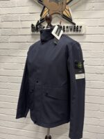 STONE ISLAND 40327 LIGHT SOFT SHELL-R_E.DYE® TECHNOLOGY IN RECYCLED POLYESTER

-Navy 




Medium / 22.5” p2p - Image 7