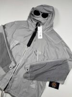 C.P. COMPANY 220A 50 FILI GUM GOGGLE JACKET IN DRISSLE GREY - Image 2