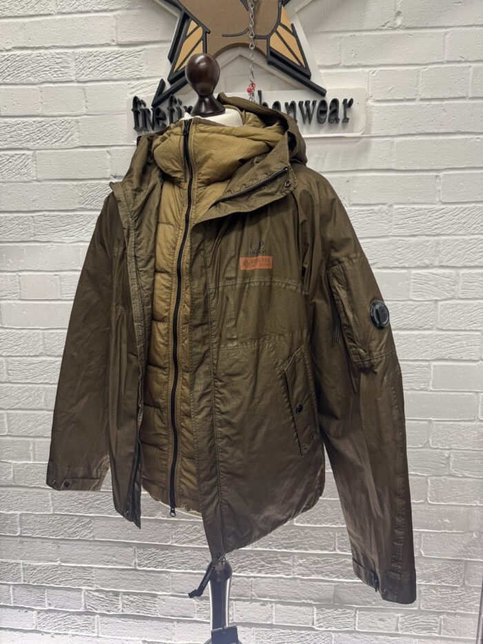 CP Company 091A Goretex Infinium Mixed Hooded 2 in 1 Jacket. - Image 9