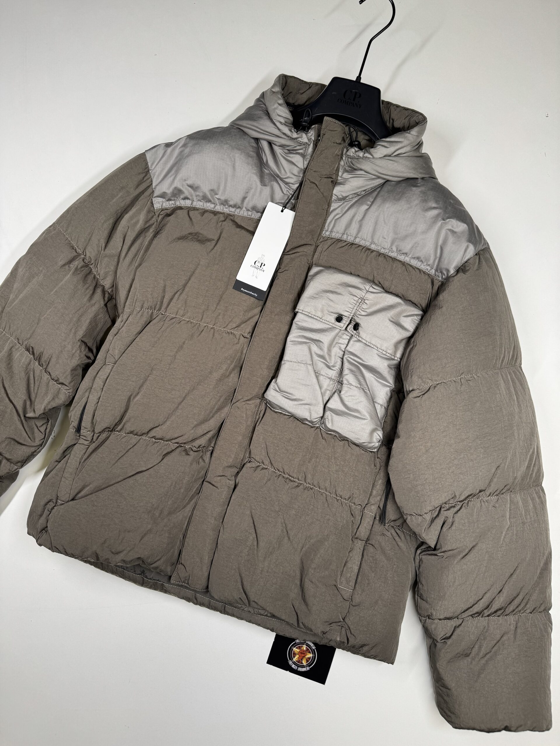 img_2420 CP COMPANY 032A CHROME-R MIXED GOGGLE DOWN JACKET - GRAPE LEAF - Image 1