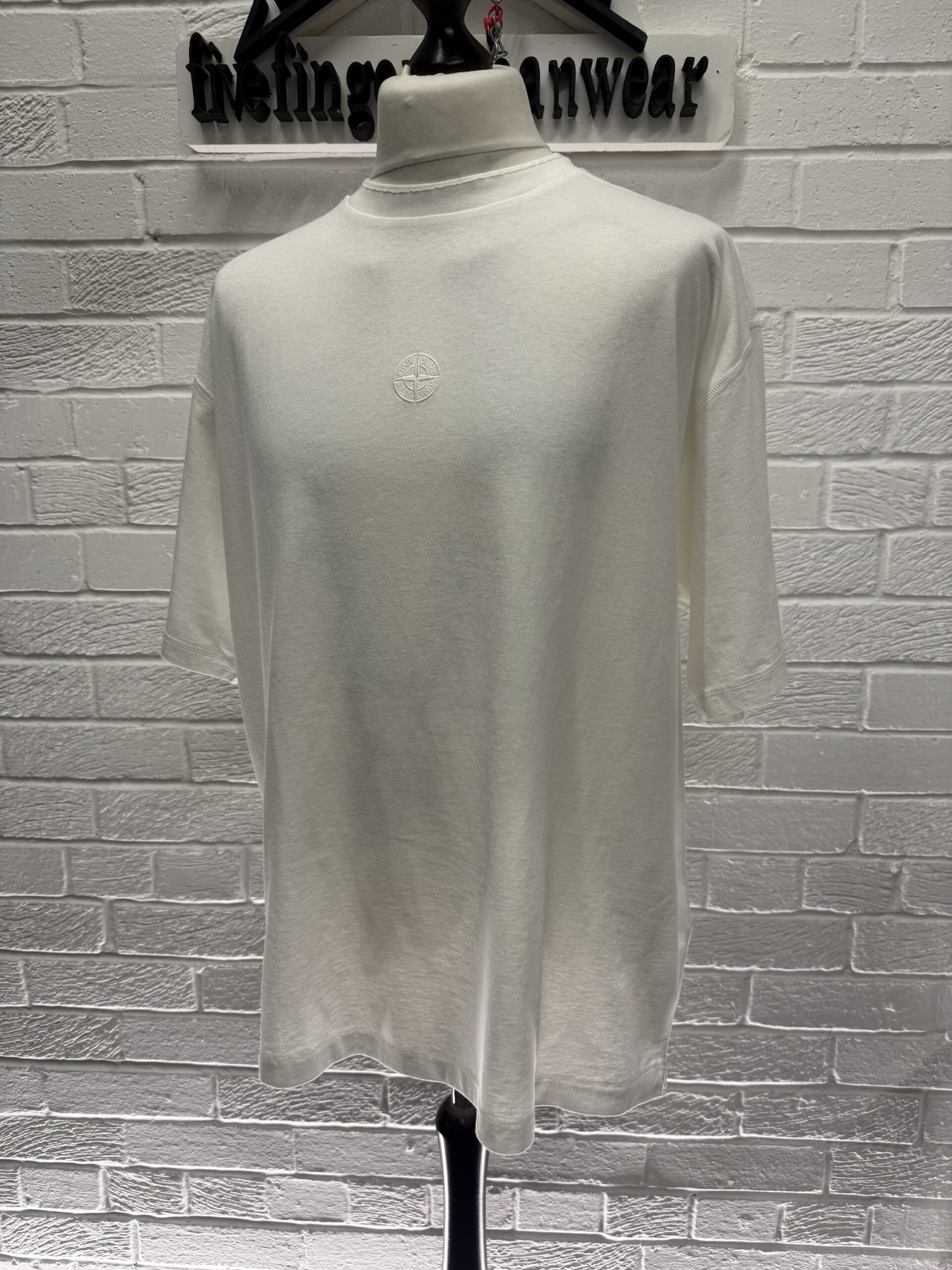 img_2594-2 Stone Island 20957 ORGANIC COTTON JERSEY_'FISSATO' EFFECT T-SHIRT IN WHITE
XL / p2p 25.5" - Image 1