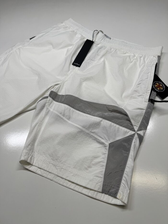 Stone Island Bermuda shorts 60454 COTTON NYLON RIPSTOP_STAR INLAY_ GARMENT DYED 

XL / w36” - Image 3