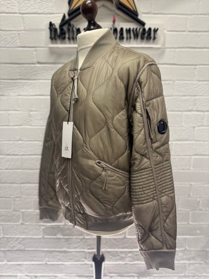 CP COMPANY 010A  Liner Padded Jacket with primaloft - Vintage Khaki Large / P2P 23” - Image 6