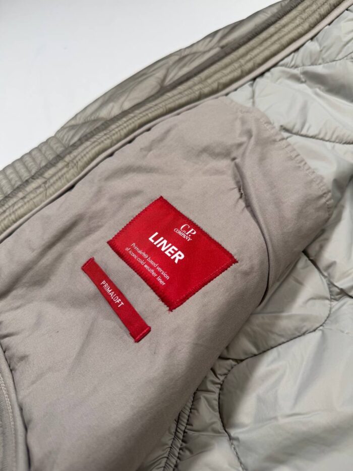 CP COMPANY 010A  Liner Padded Jacket with primaloft - Vintage Khaki Large / P2P 23” - Image 8