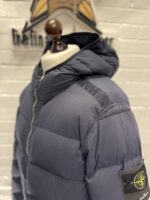 STONE ISLAND 43728 SEAMLESS TUNNEL NYLON DOWN-TC HOODED JACKET IN NAVY - XXL  / 27” P2P - Image 9