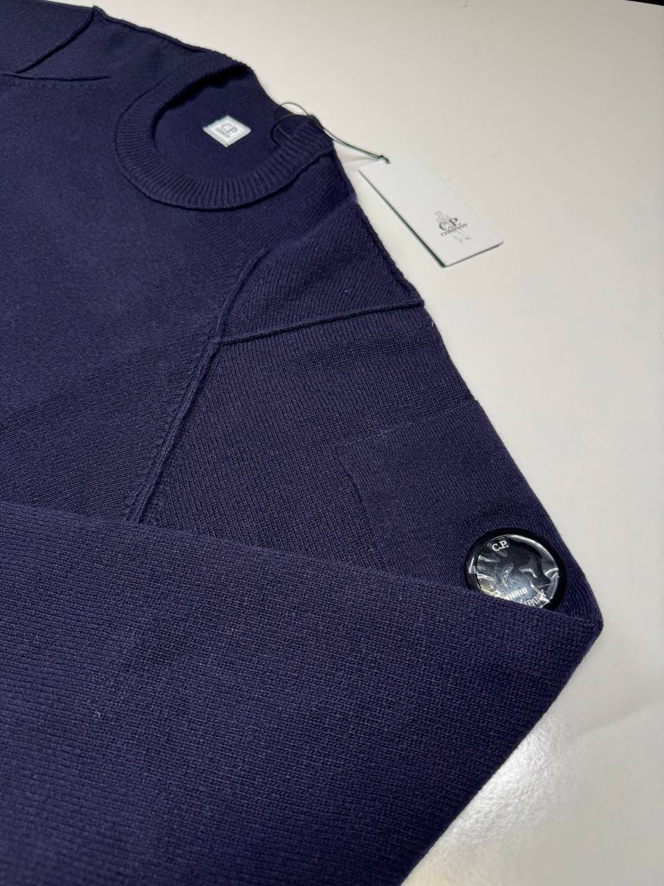 img_8510-2 CP COMPANY 047A LAMBSWOOL LENS KNIT SWEATSHIRT IN NAVY - XXXL / P2P 27” - Image 4