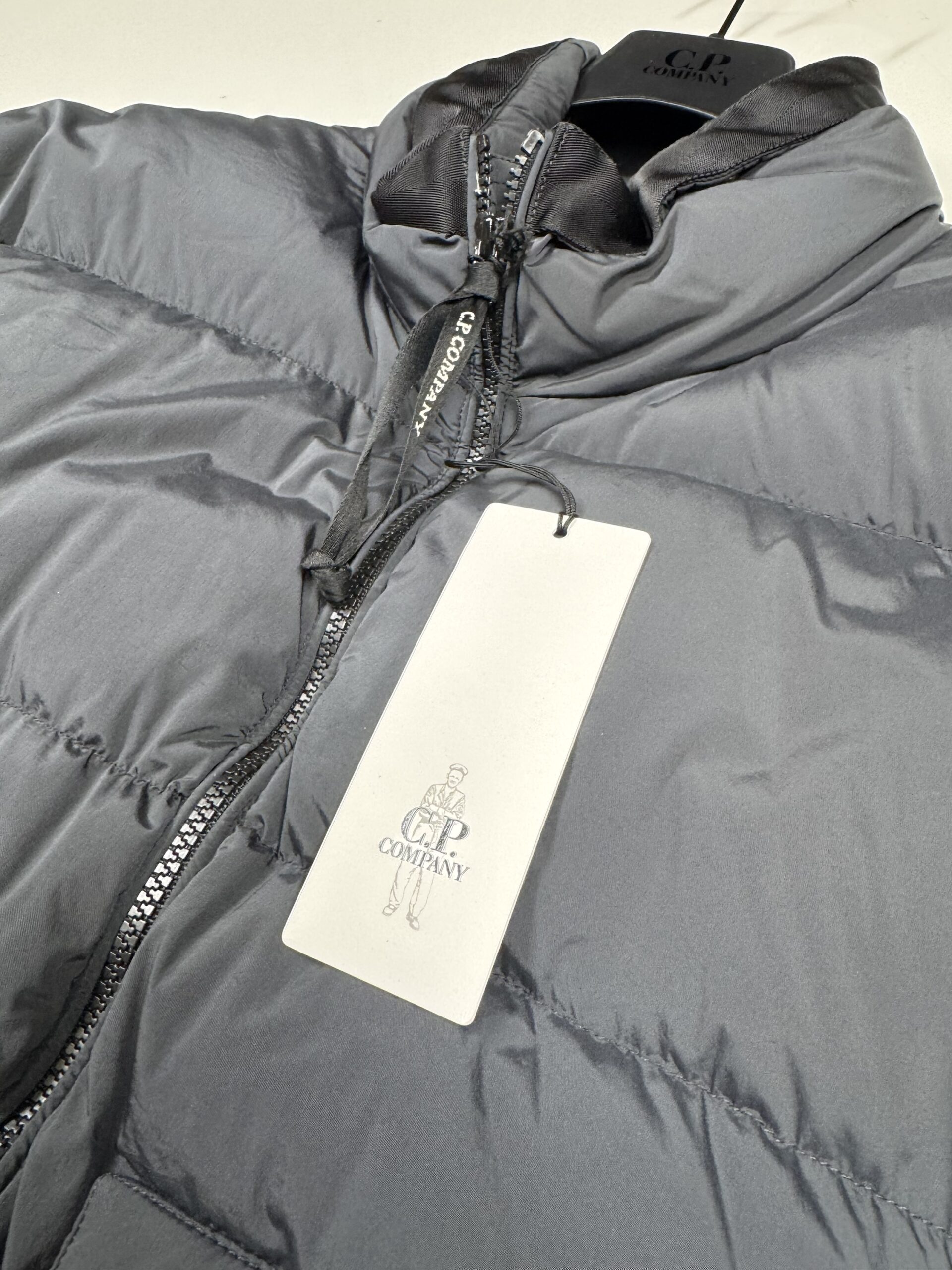 img_8686 CP COMPANY NYCRA-R DOWN JACKET IN SMOKE GREY - Image 4