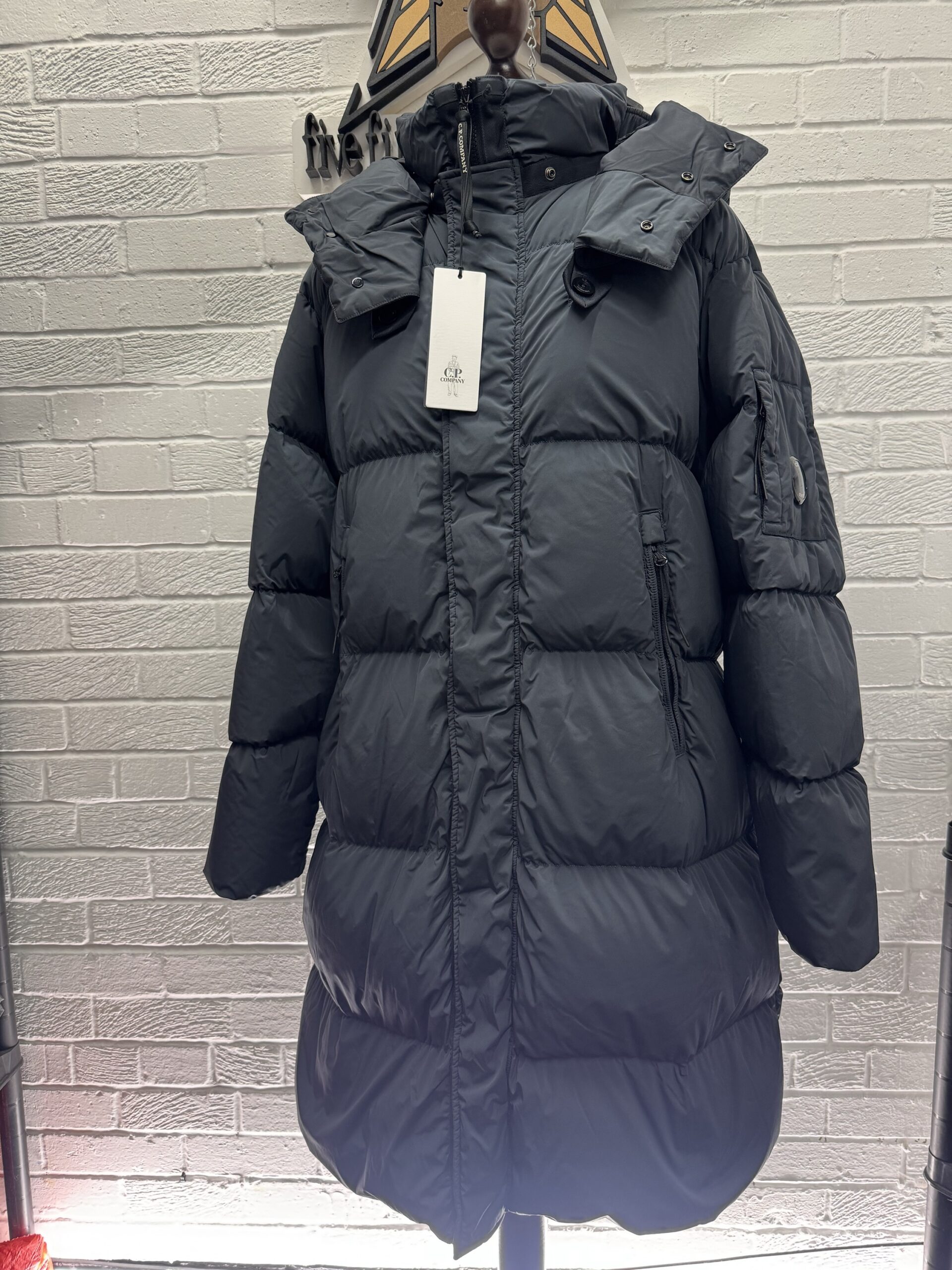 img_9125 CP COMPANY 202A LENS BUTTON NYCRA-R LONG JACKET IN BLACK SAND  - Large / 25” P2P - Image 6