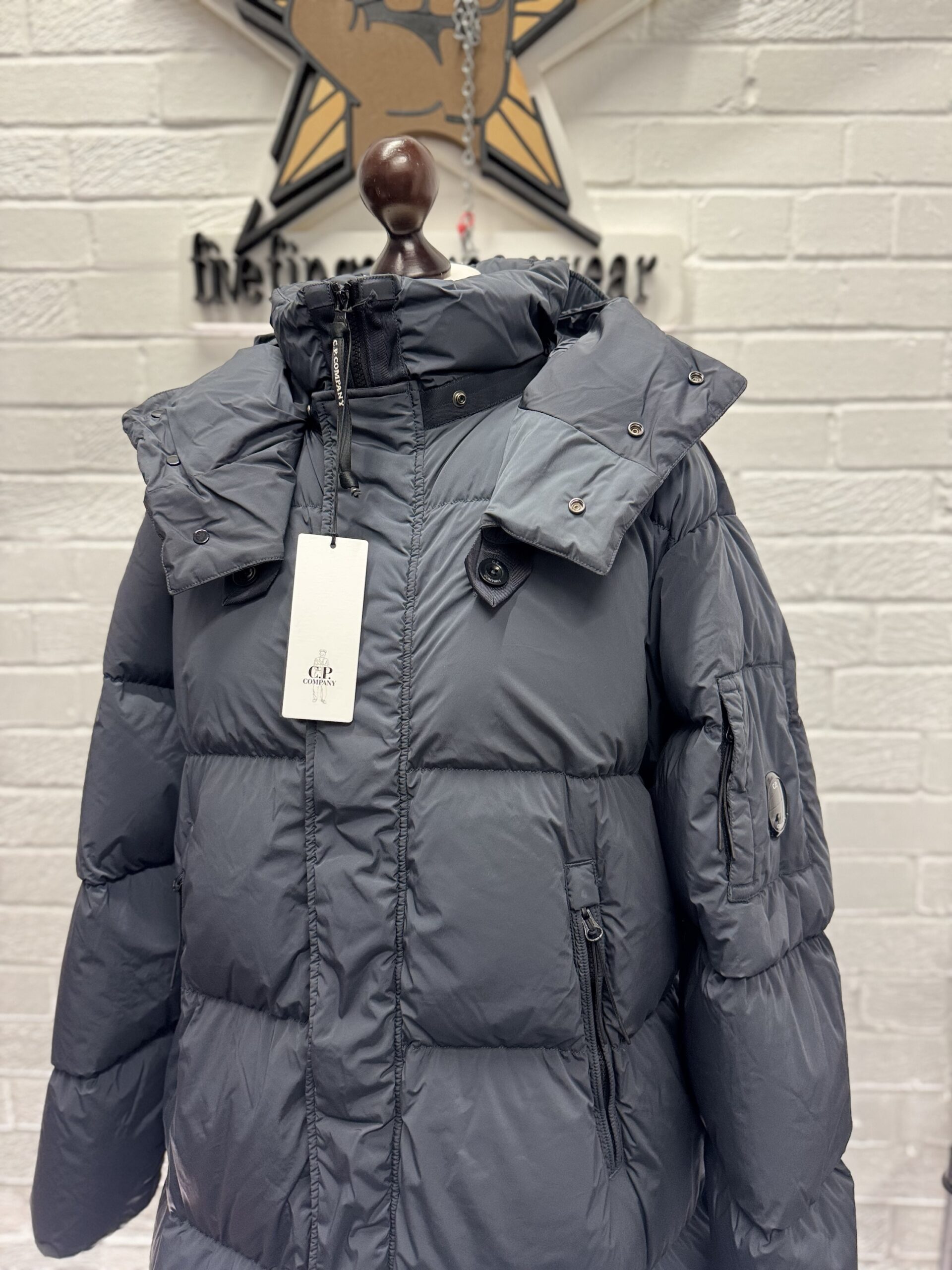 img_9126-2 CP COMPANY 202A LENS BUTTON NYCRA-R LONG JACKET IN BLACK SAND  - Large / 25” P2P - Image 3