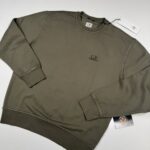 Cp Company 060B Brushed Emerized Diagonal Fleece Sweatshirt in Grape Leaf / 674