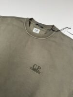 Cp Company 060B Brushed Emerized Diagonal Fleece Sweatshirt in Grape Leaf / 674 - Image 2