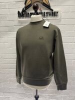 Cp Company 060B Brushed Emerized Diagonal Fleece Sweatshirt in Grape Leaf / 674 - Image 3