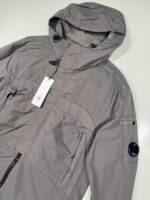 CP COMPANY 132A FLATT NYLON HOODED LENS OVERSHIRT IN BOULEVARD VIOLET. - Image 8