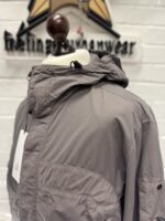 CP COMPANY 132A FLATT NYLON HOODED LENS OVERSHIRT IN BOULEVARD VIOLET. - Image 4