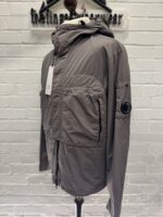 CP COMPANY 132A FLATT NYLON HOODED LENS OVERSHIRT IN BOULEVARD VIOLET. - Image 3