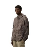 CP COMPANY 132A FLATT NYLON HOODED LENS OVERSHIRT IN BOULEVARD VIOLET. - Image 13