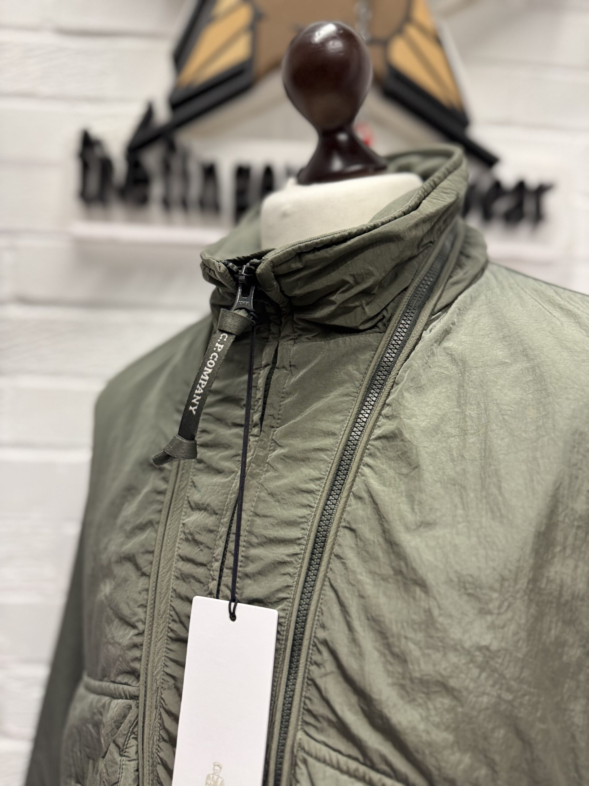 CP COMPANY 089A Chrome R Padded Jacket in Grape Leaf / 674
