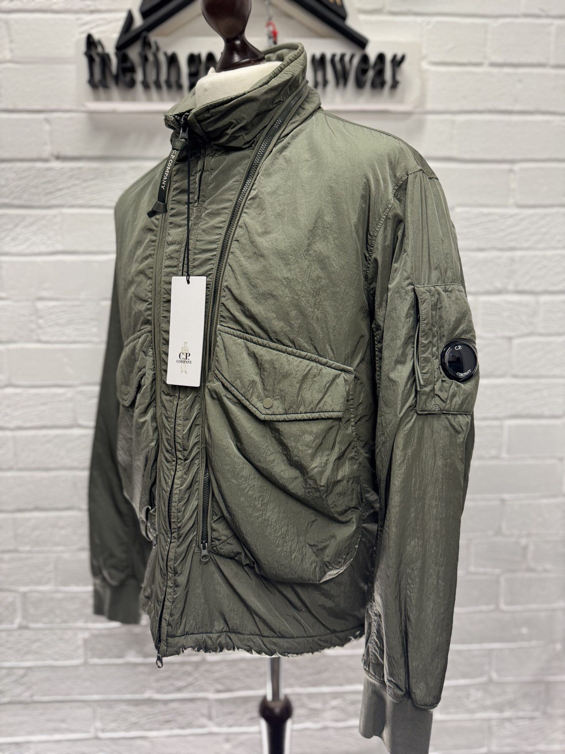 CP COMPANY 089A Chrome R Padded Jacket in Grape Leaf / 674