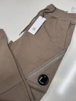 CP COMPANY 064A DIAGONAL RAISED FLEECE JOGGING PANTS IN WALNUT - Image 2