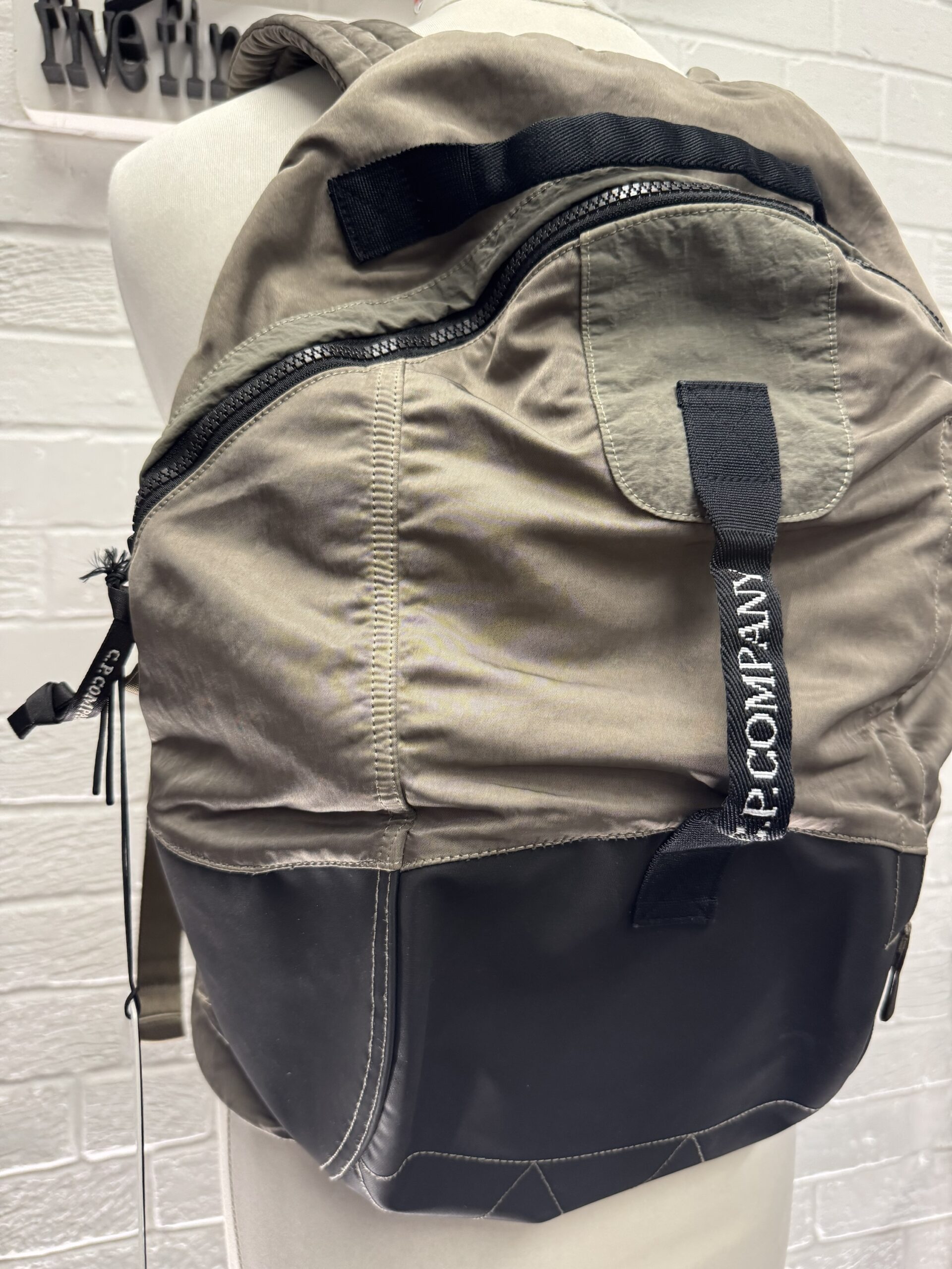 2025AW C.P Company nylon b ショルダーバッグ ブラック 2025AW 【公式 
