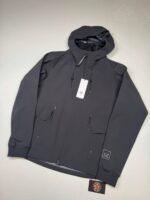 CP COMPANY 004A METROPOLIS SERIES METROSHELL HOODED JACKET IN BLACK. - Image 8