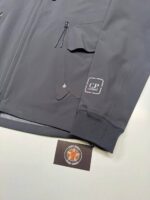 CP COMPANY 004A METROPOLIS SERIES METROSHELL HOODED JACKET IN BLACK. - Image 11