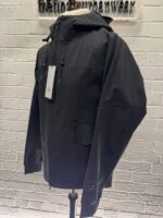 CP COMPANY 004A METROPOLIS SERIES METROSHELL HOODED JACKET IN BLACK. - Image 13