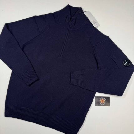 CP COMPANY 144A WOOL 1/4 ZIP LENS KNIT PULLOVER IN NIGHTSHADE NAVY / 799    -  Large. / P2P 22”