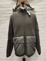 CP COMPANY lens cardigan in lambswool Mixed  in Olive Night Green    Size 54 / XXL / P2P. 24.5” - Image 5