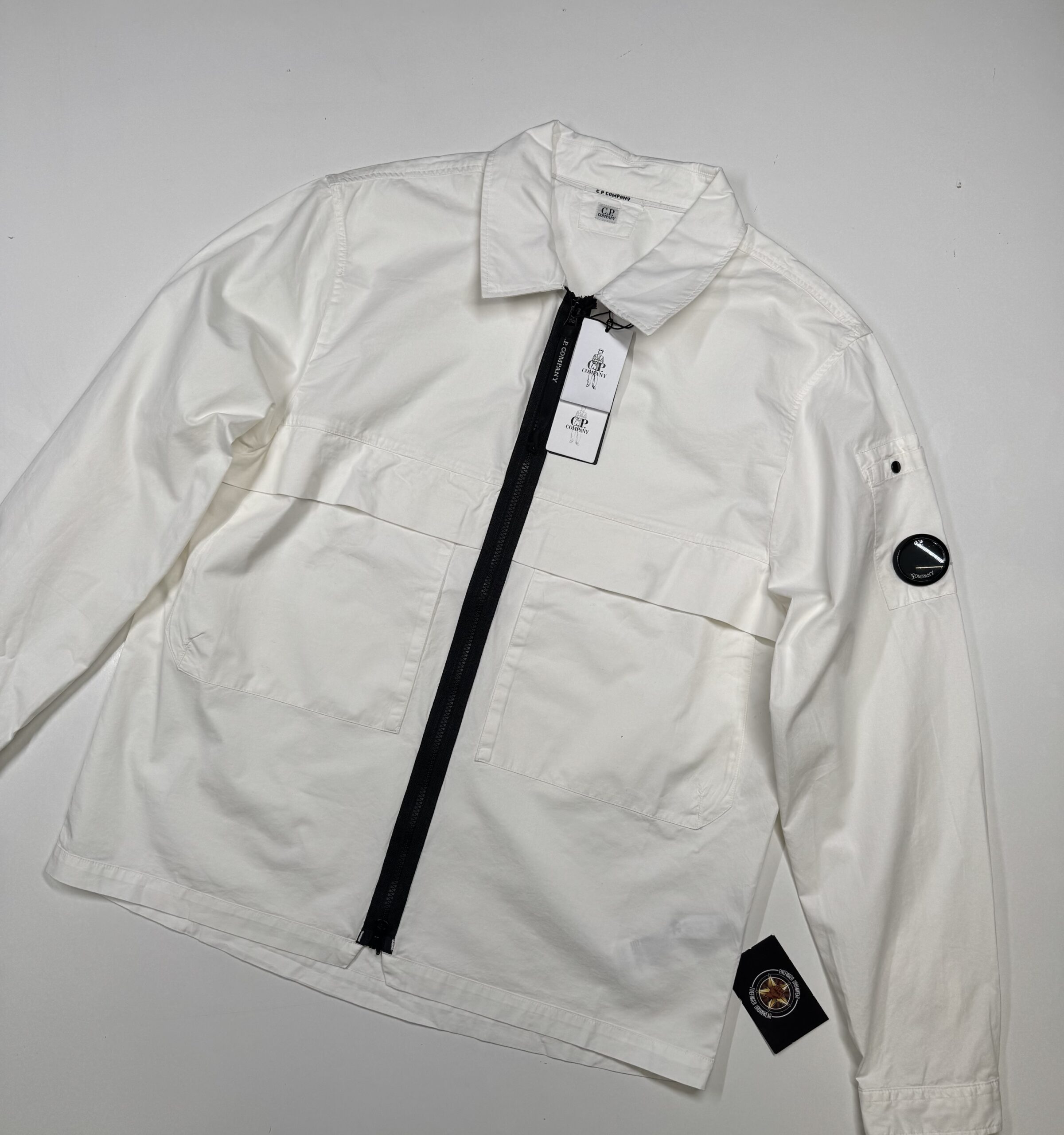 img_0548 CP COMPANY 125A ORGANIC GABARDINE ZIPPED OVERSHIRT IN WHITE - Image 1