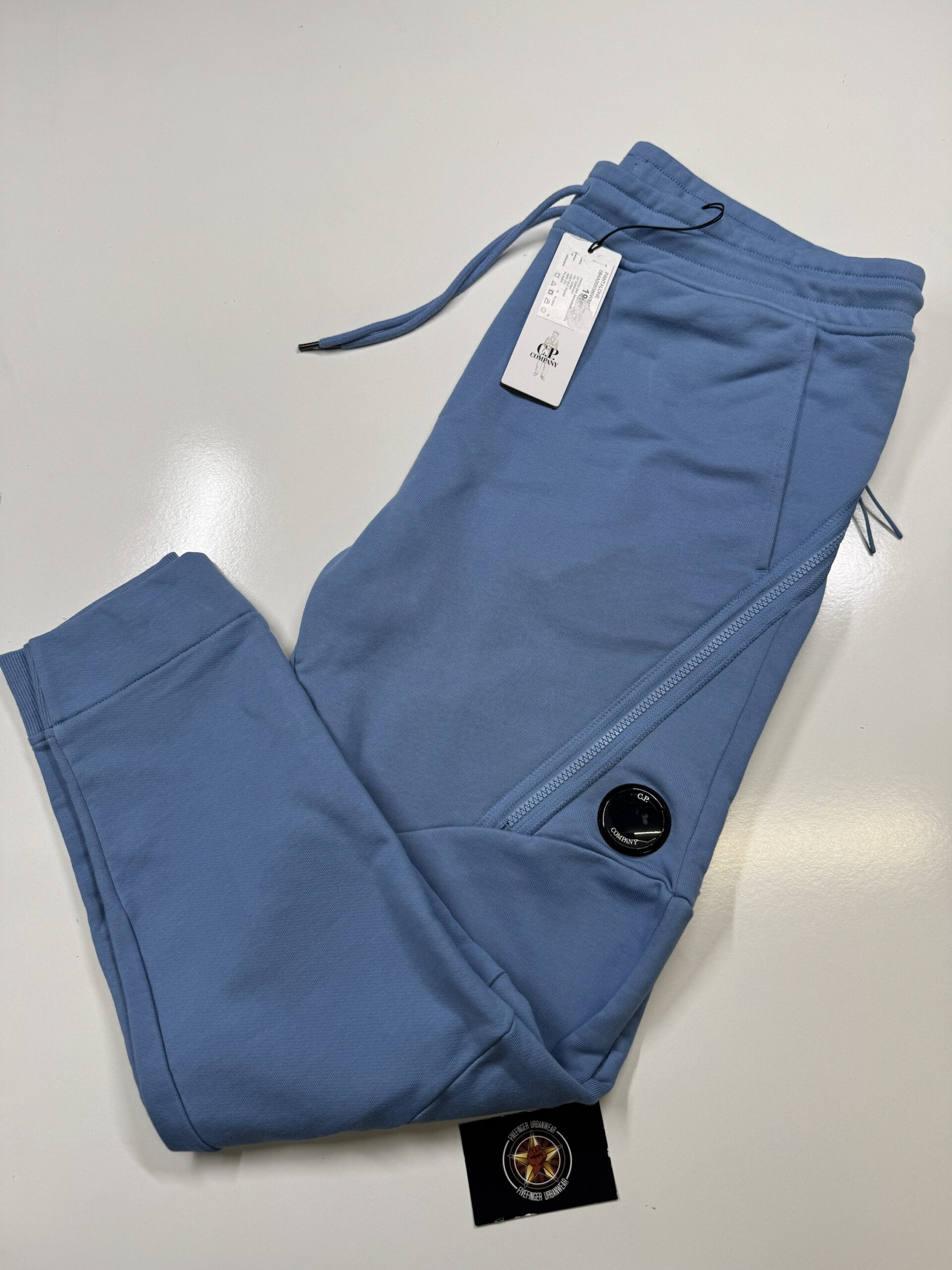 img_3861 CP COMPANY 084A DIAGONAL RAISED FLEECE LENS POCKET SWEATPANTS IN BLUE / 818 - XXL / w38” - Image 1