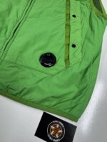 CP COMPANY G.D.P POLARTEC LENS GILET VEST IN CLASSIC GREEN. - Image 5