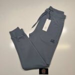 CP COMPANY 062B JOGGING PANT IN BRUSHED EMERIZED DIAGONAL FLEECE - SKY BLUE / 851