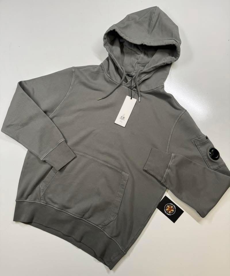 img_4768 CP COMPANY COTTON DIAGONAL FLEECE HOODED SWEATSHIRT IN GREY. - Image 1