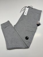 CP COMPANY 017A DIAGONAL RAISED FLEECE JOGGING PANTS IN GREY / M93   -      XXXL.    / w40”