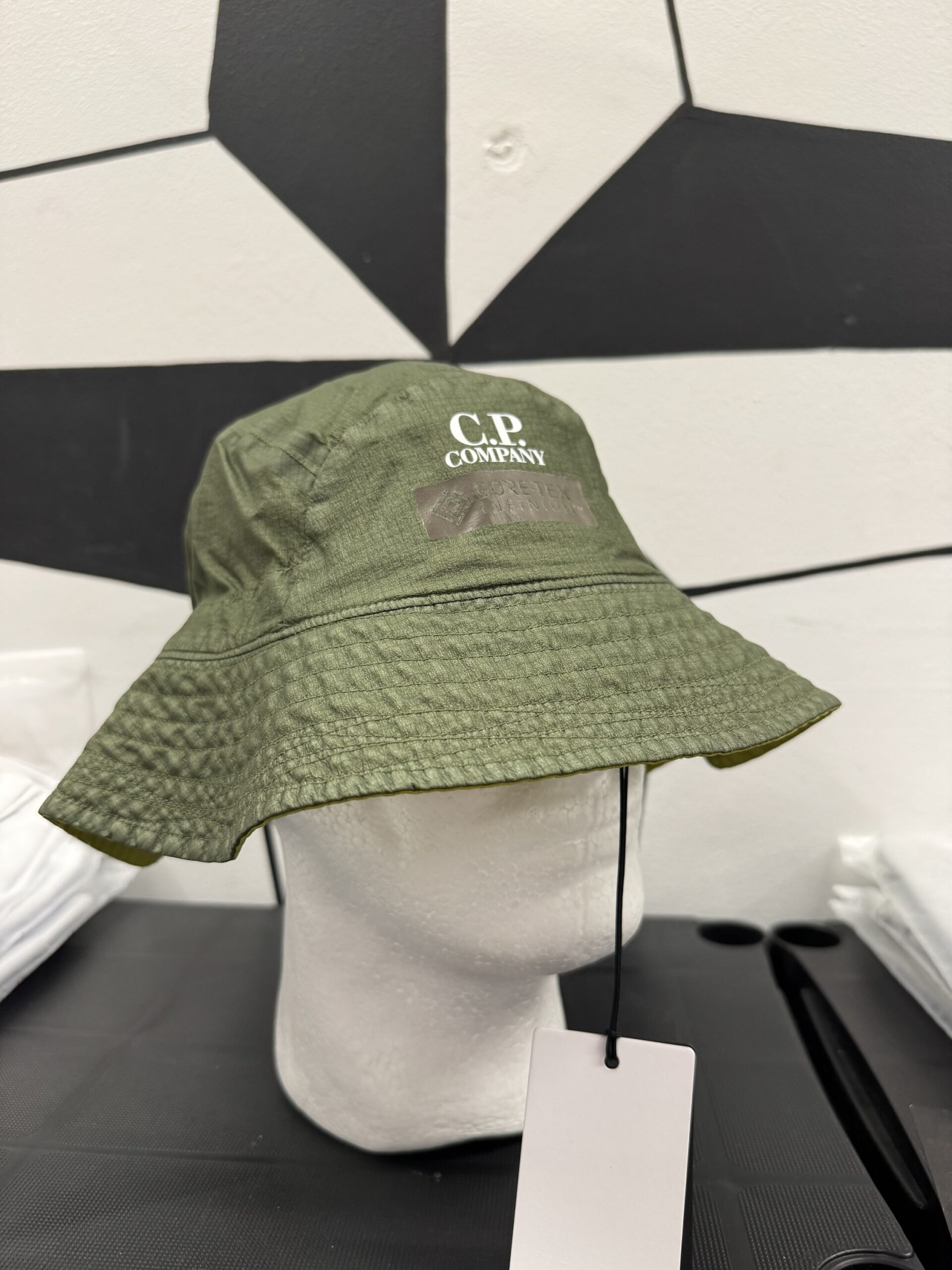 img_5914-2 C.P. Company Mens Goretex infinium Reversible Bucket Hat in Tender Shoots Green - Reversible - Image 1