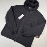 CP COMPANY 018A FLATT NYLON GOGGLE OVERSHIRT IN BLACK