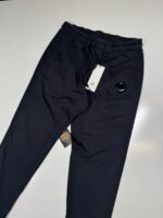 CP COMPANY 161A JOGGING PANT IN LIGHT  FLEECE - BLACK / 999 - Image 4