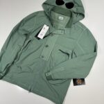 CP COMPANY 018A FLATT NYLON GOGGLE OVERSHIRT IN GREEN - XS  / P2P 20”.