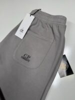 CP COMPANY 180A JOGGING PANT IN COTTON FLEECE - DRIZZLE GREY / 913   -    Large  / w34”. - Image 2