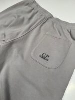 CP COMPANY 180A JOGGING PANT IN COTTON FLEECE - DRIZZLE GREY / 913   -    Large  / w34”. - Image 5