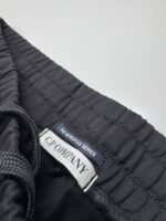 CP COMPANY METROPOLIS 016A PERTEX STRETCH FLEECE MIXED CARGO SHORTS IN BLACK - Image 2
