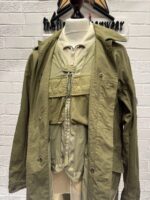 CP COMPANY 069A TWILL LONG PARKA LENS JACKET IN VINTAGE KHAKI -    Large / P2P 24” - Image 7