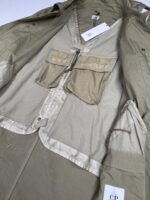 CP COMPANY 069A TWILL LONG PARKA LENS JACKET IN VINTAGE KHAKI -    Large / P2P 24” - Image 6