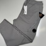 CP COMPANY 084A DIAGONAL RAISED FLEECE JOGGING PANTS IN DRIZZLE GREY - XXL  / w38”